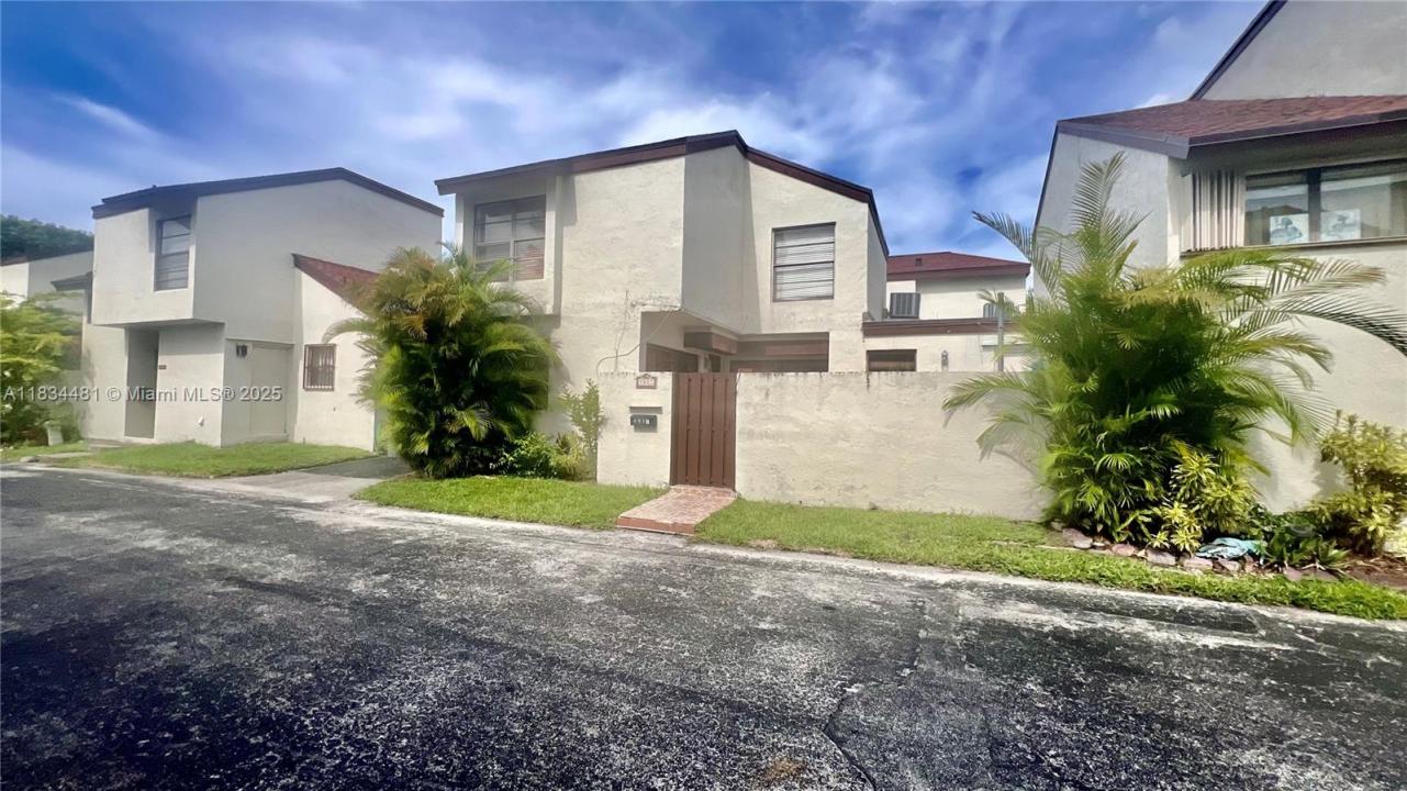 9807 NW 4th Ter 9807, Miami, فلوريدا 33172, الولايات المتحدة