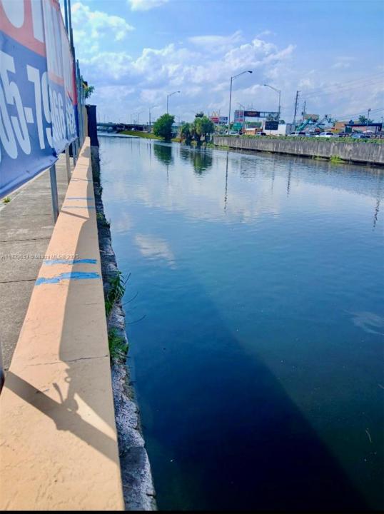 8401 NW S River  Dr, Medley, Floride 33166, États-Unis