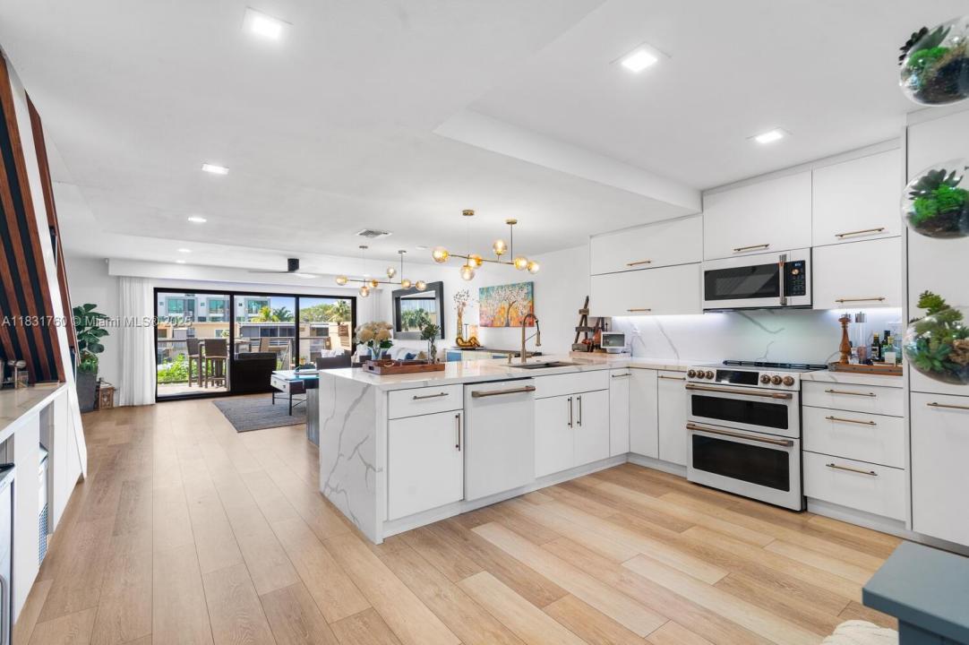 4000 NE 168th St 113B, North Miami Beach, Flórida 33160, Estados Unidos