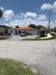 1385 NE 130th St, North Miami, Florida 33161, USA