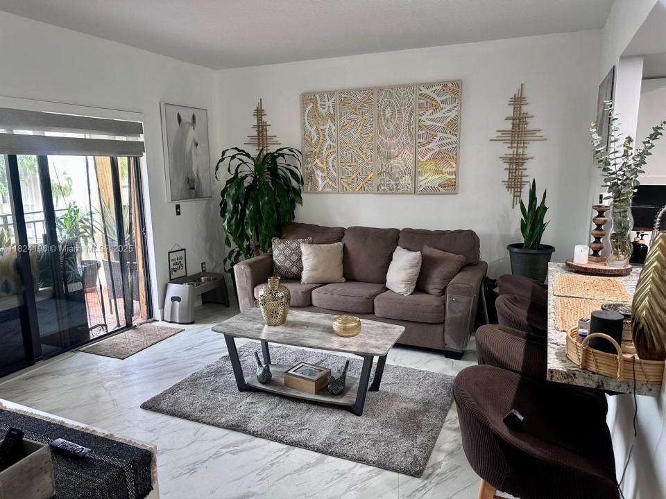 9340 Fontainebleau Blvd 313, Miami, フロリダ 33172, アメリカ合衆国