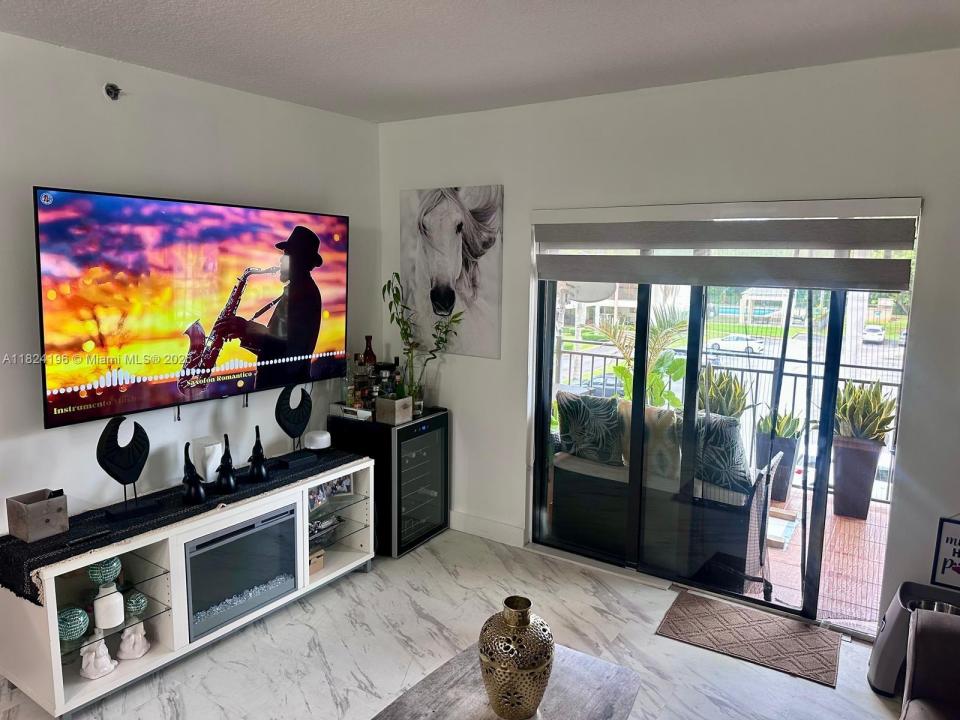 9340 Fontainebleau Blvd 313, Miami, フロリダ 33172, アメリカ合衆国