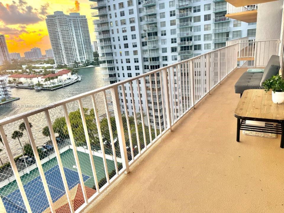 290 174th St 1208, Sunny Isles Beach, פלורידה 33160, ארצות הברית של אמריקה 