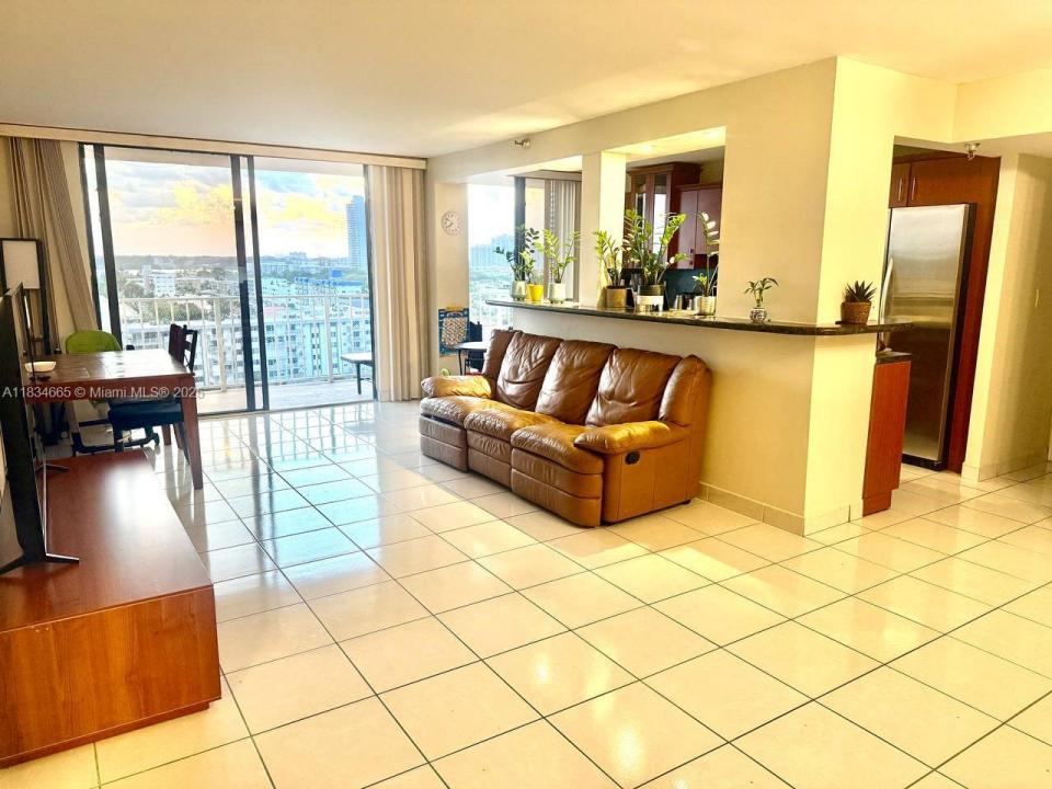 290 174th St 1208, Sunny Isles Beach, פלורידה 33160, ארצות הברית של אמריקה 