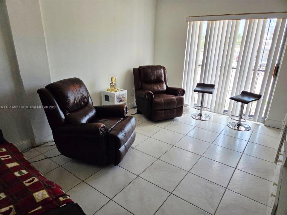 3494 E 4th Ave 1207, Hialeah, 佛羅里達州 33013, 美國