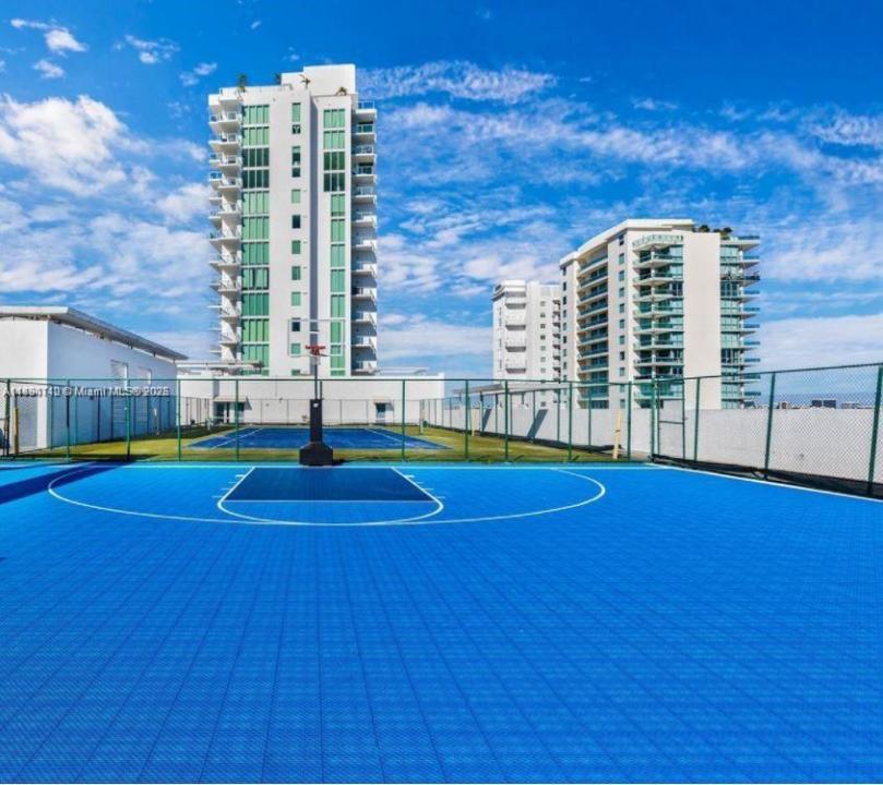7930 East Dr 707, North Bay Village, פלורידה 33141, ארצות הברית של אמריקה 