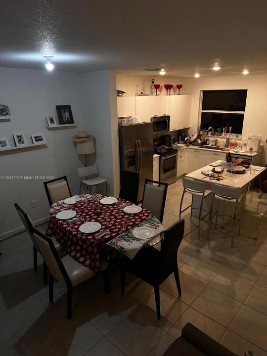 12220 NW 23rd Ct 12220, Miami, Floryda 33167, USA