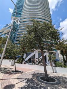 888 Biscayne Blvd 4702, Miami, Florida 33132, USA