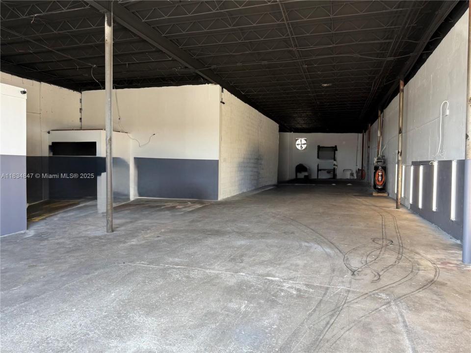 3771 NW 51st St 3771-B, Hialeah, フロリダ 33142, アメリカ合衆国