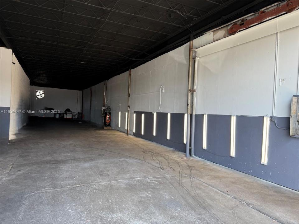 3771 NW 51st St 3771-B, Hialeah, フロリダ 33142, アメリカ合衆国