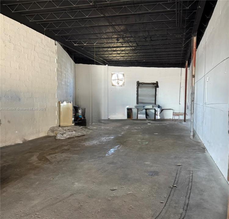 3771 NW 51st St 3771-B, Hialeah, フロリダ 33142, アメリカ合衆国