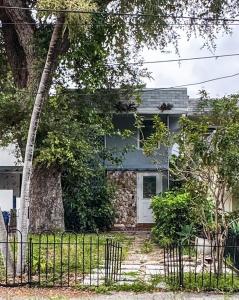 North Miami, Florida 33181, USA