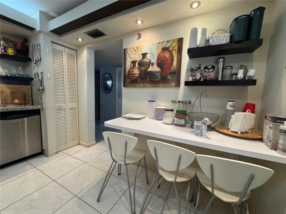 3910 Inverrary Blvd 603-B, Lauderhill, Floryda 33319, USA