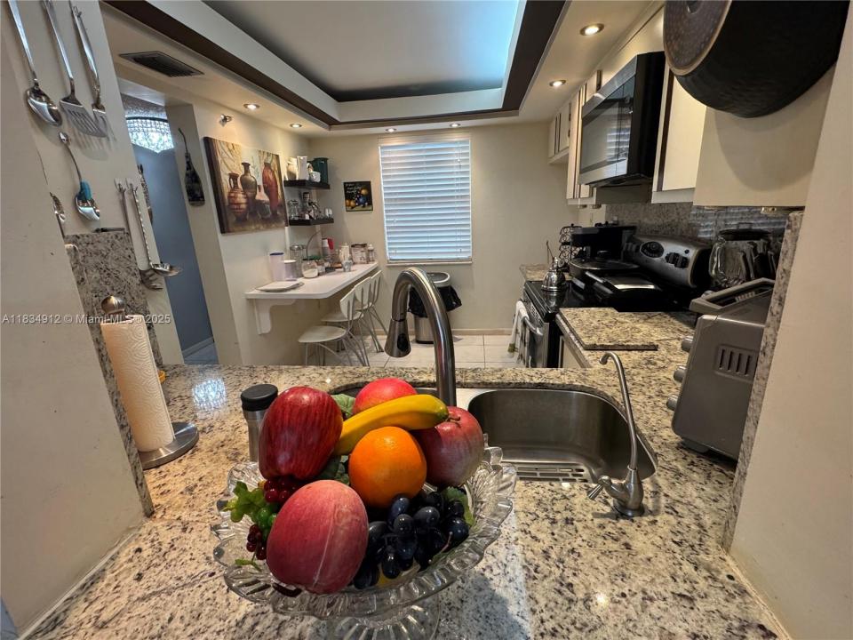 3910 Inverrary Blvd 603-B, Lauderhill, Floryda 33319, USA