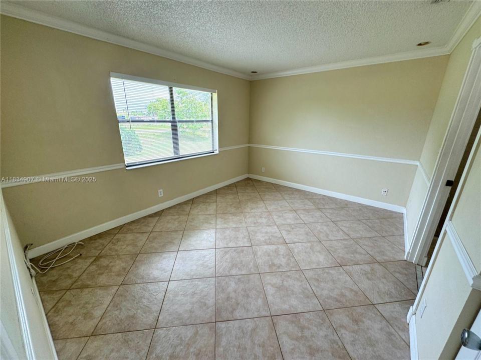 6633 N Parkway Dr 5-7, Margate, Florida 33068, Estados Unidos