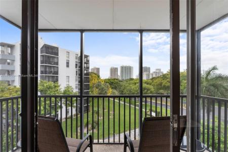 3401 N Country Club Dr 519, Aventura, Florida 33180, USA
