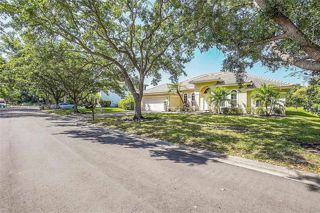 1574 NW 103rd Ter, Coral Springs, Florida 33071, USA