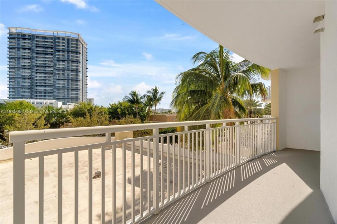 1755 E Hallandale Beach Blvd 205E, Hallandale Beach, 佛羅里達州 33009, 美國
