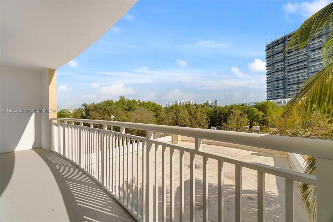 1755 E Hallandale Beach Blvd 205E, Hallandale Beach, 佛羅里達州 33009, 美國