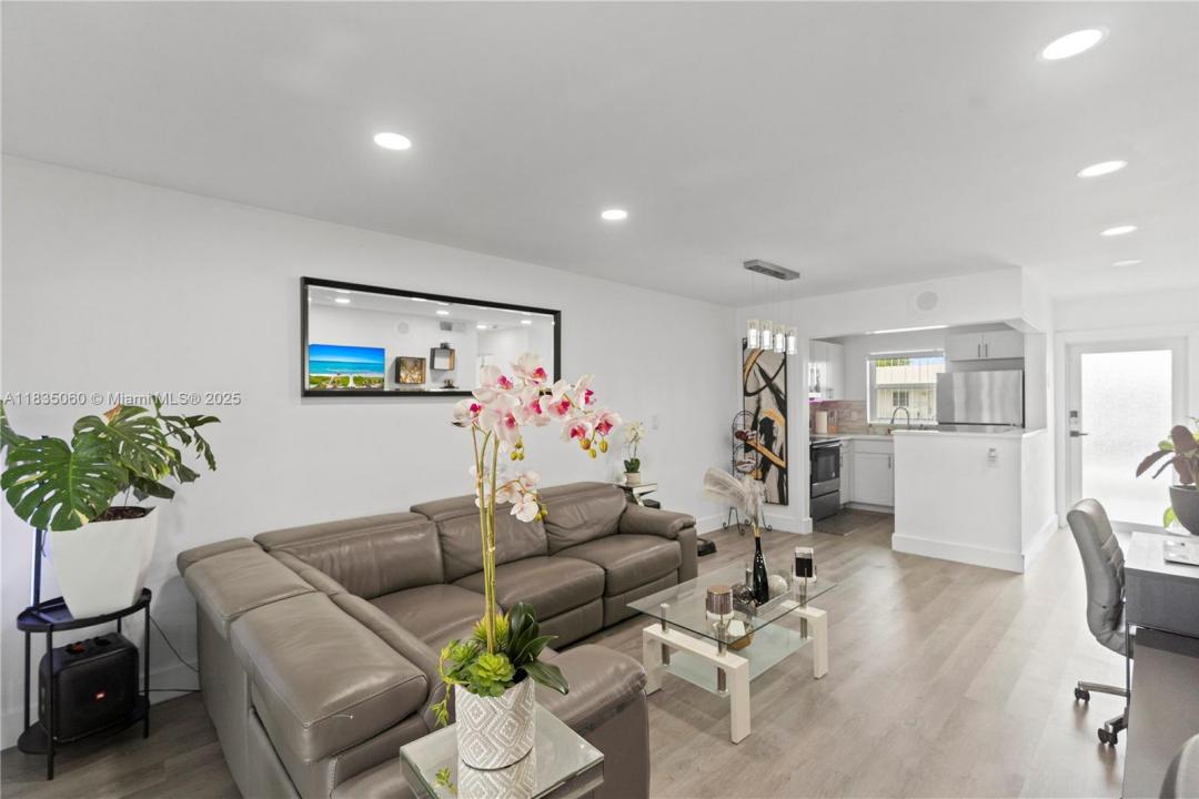 2418 NW 52nd St, Tamarac, Florida 33309