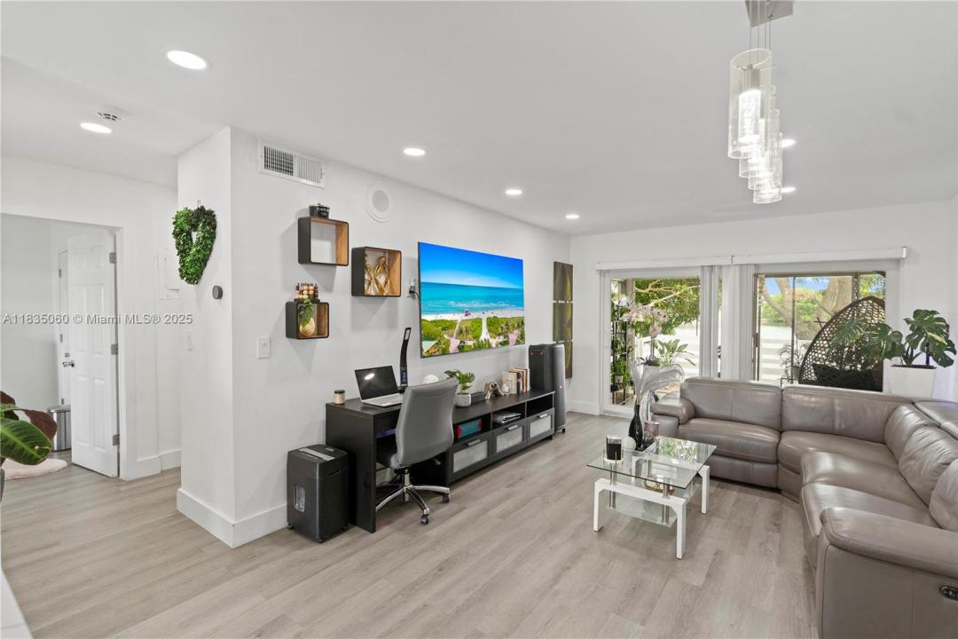 2418 NW 52nd St, Tamarac, Florida 33309