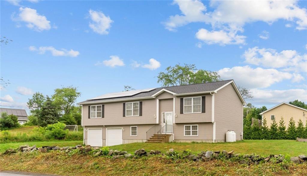 11 Eric Court, Portsmouth, Rhode Island 02871