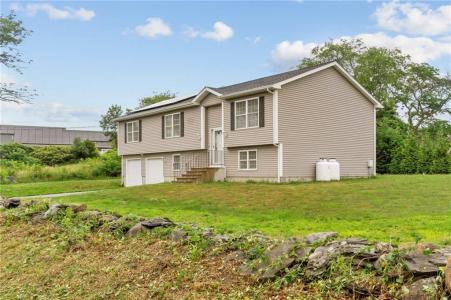 11 Eric Court, Portsmouth, Rhode Island 02871