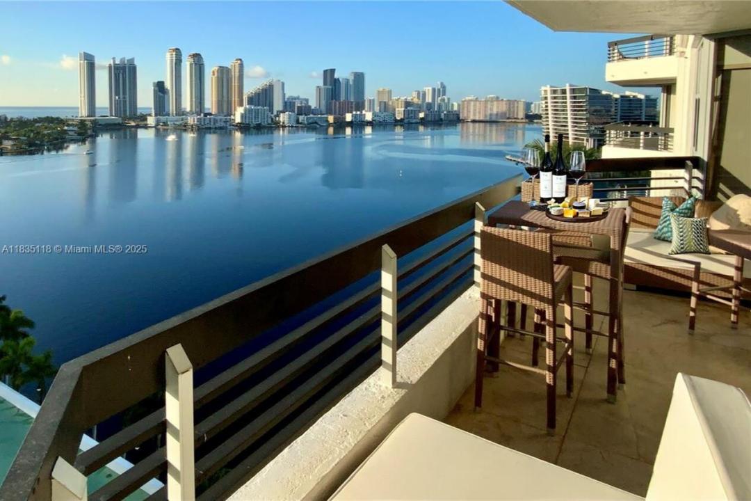 3530 Mystic Pointe Dr 1714, Aventura, Florida 33180, USA