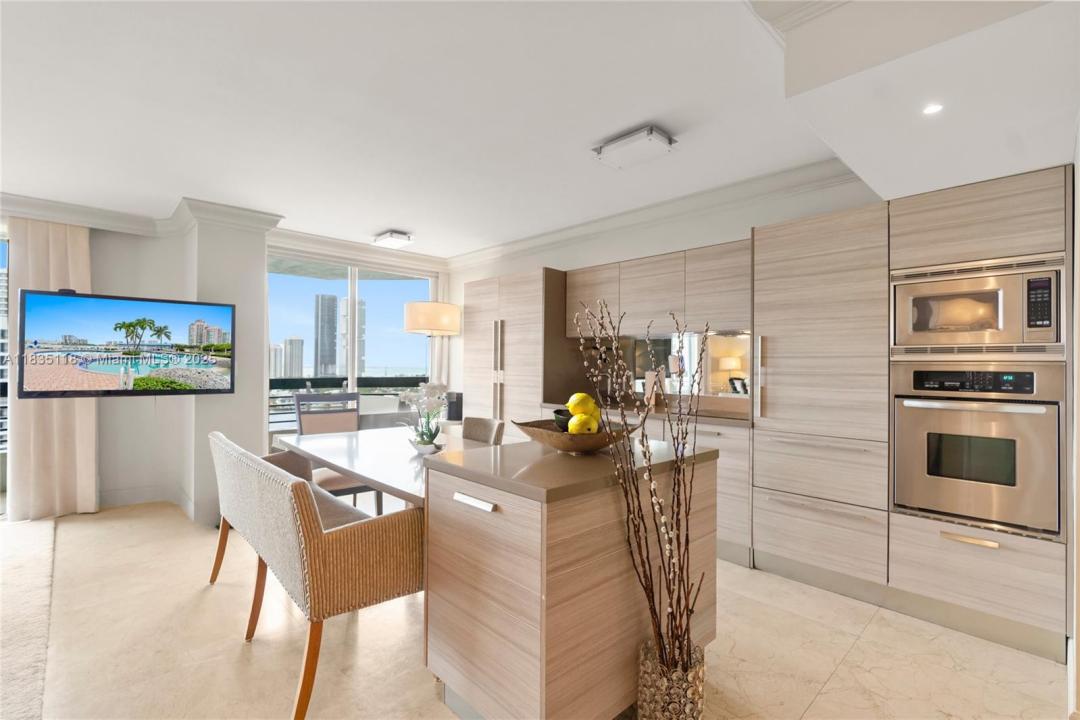 3530 Mystic Pointe Dr 1714, Aventura, Florida 33180, USA