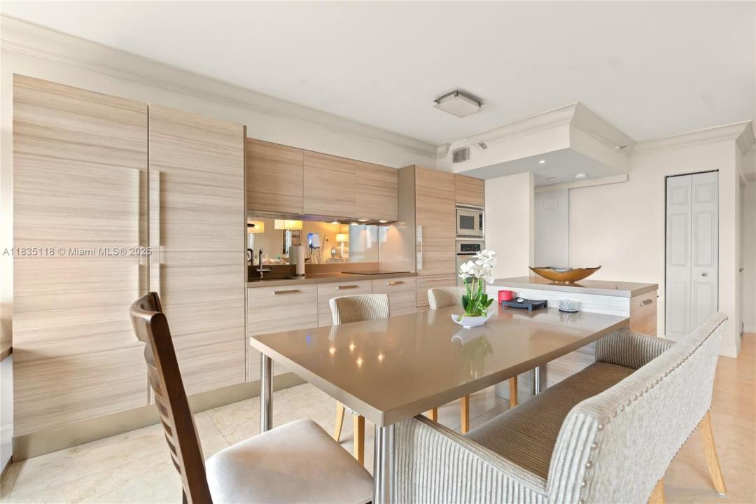 3530 Mystic Pointe Dr 1714, Aventura, Florida 33180, USA