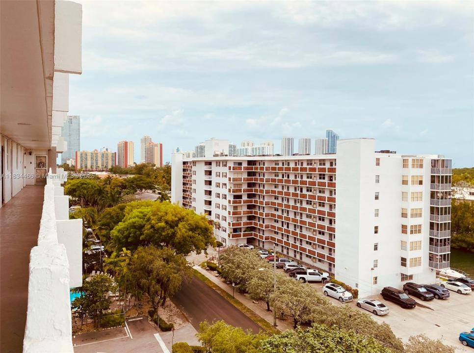 3545 NE 166th St 805, North Miami Beach, פלורידה 33160, ארצות הברית של אמריקה 