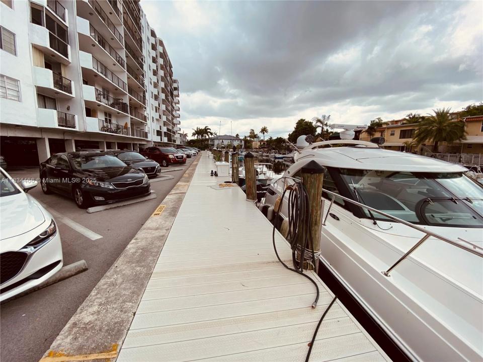 3545 NE 166th St 805, North Miami Beach, פלורידה 33160, ארצות הברית של אמריקה 
