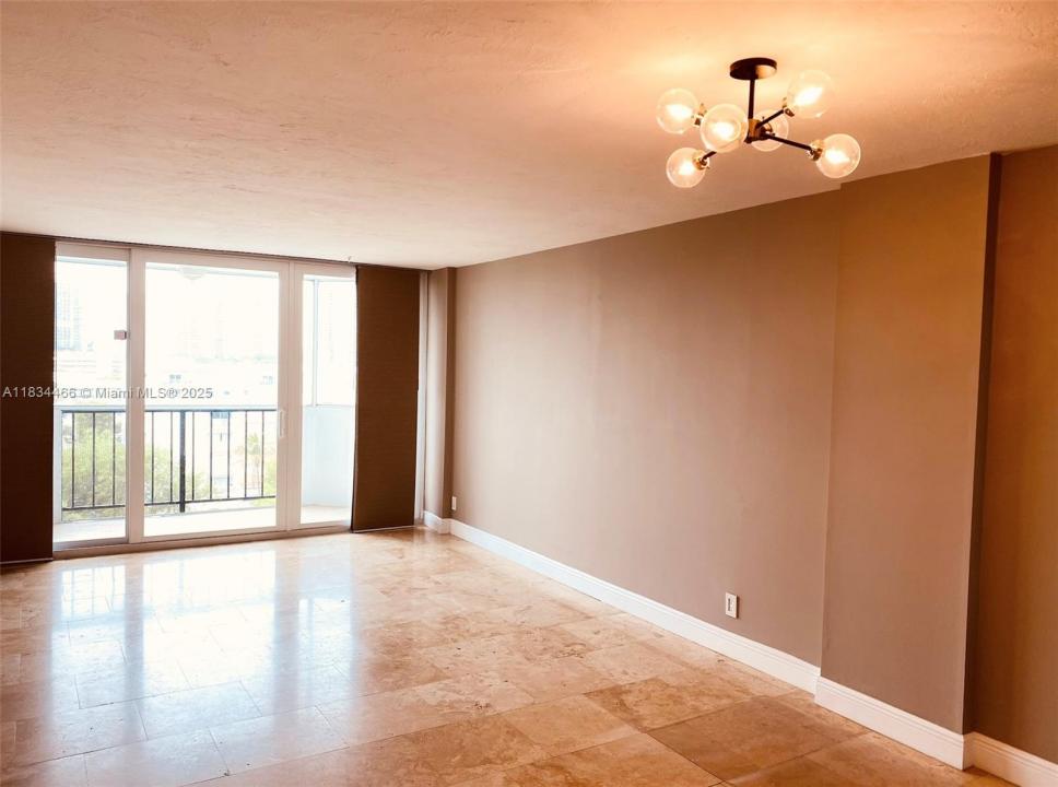 3545 NE 166th St 805, North Miami Beach, פלורידה 33160, ארצות הברית של אמריקה 