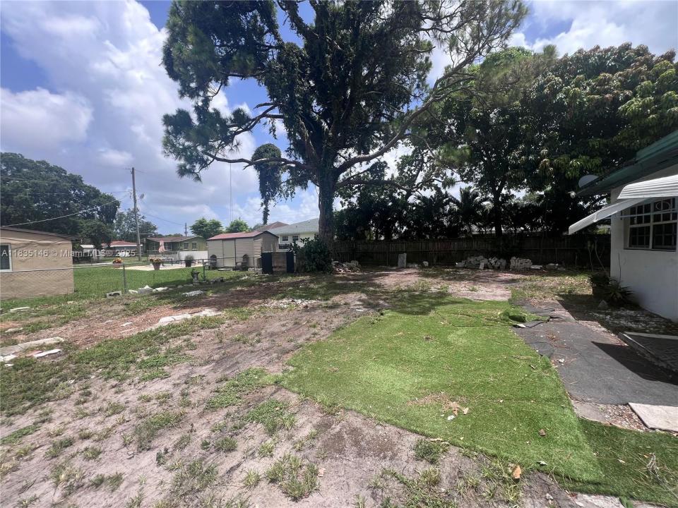 2420 NW 99th Ter, Miami, Floride 33147, États-Unis