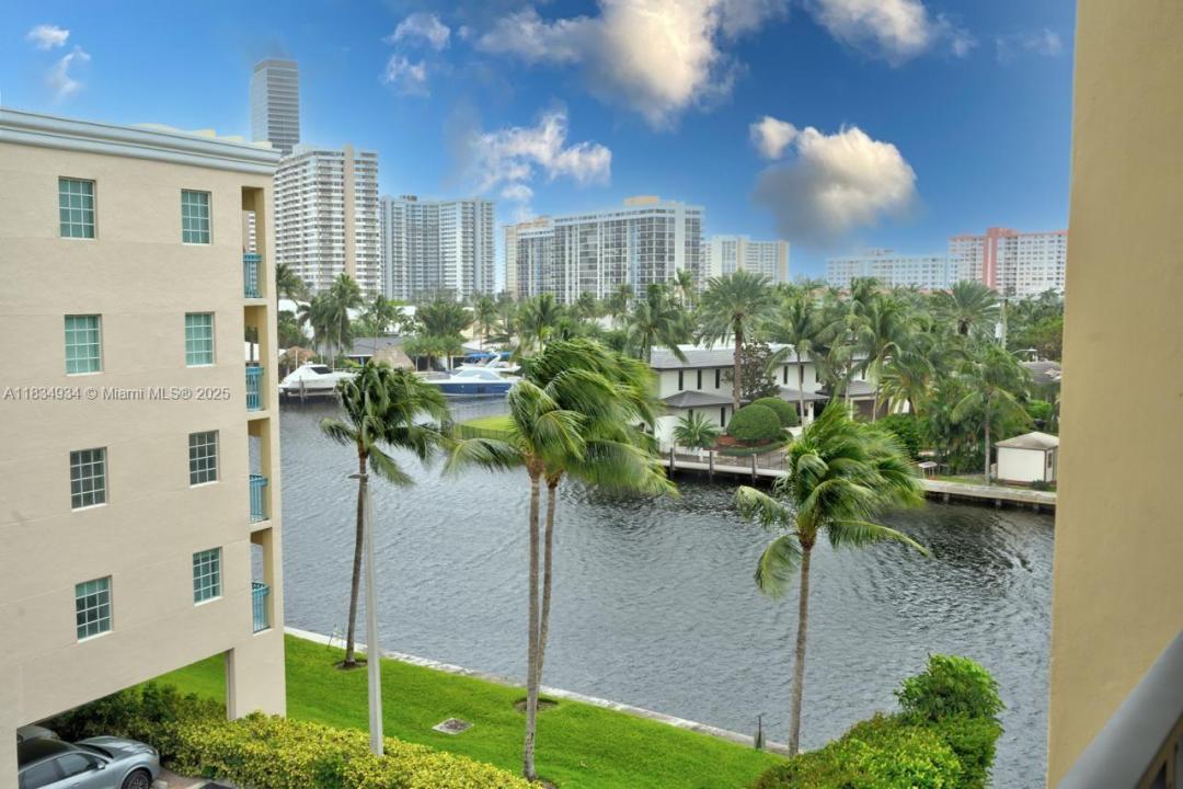 301 Golden Isles Dr 502, Hallandale Beach, Florida 33009, Stati Uniti
