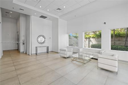 6362 Collins Ave 301, Miami Beach, Florida 33141, USA