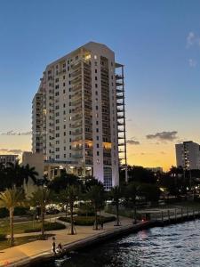 10 SW South River Dr 803, Miami, Florida 33130, USA