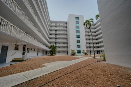 15600 NW 7th Ave 410, Miami, Florida 33169, USA