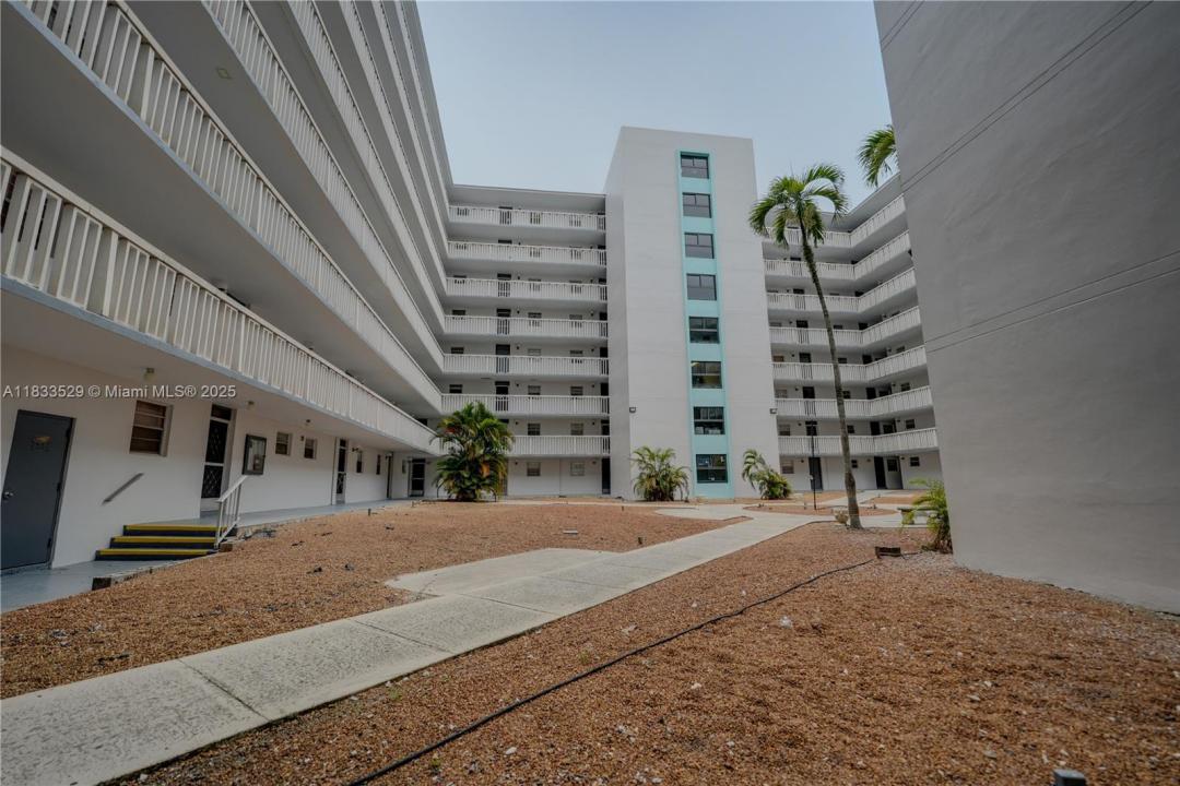 15600 NW 7th Ave 410, Miami, Flórida 33169, Estados Unidos