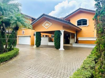 8565 NW 168th Ter, Miami Lakes, Florida 33016, USA