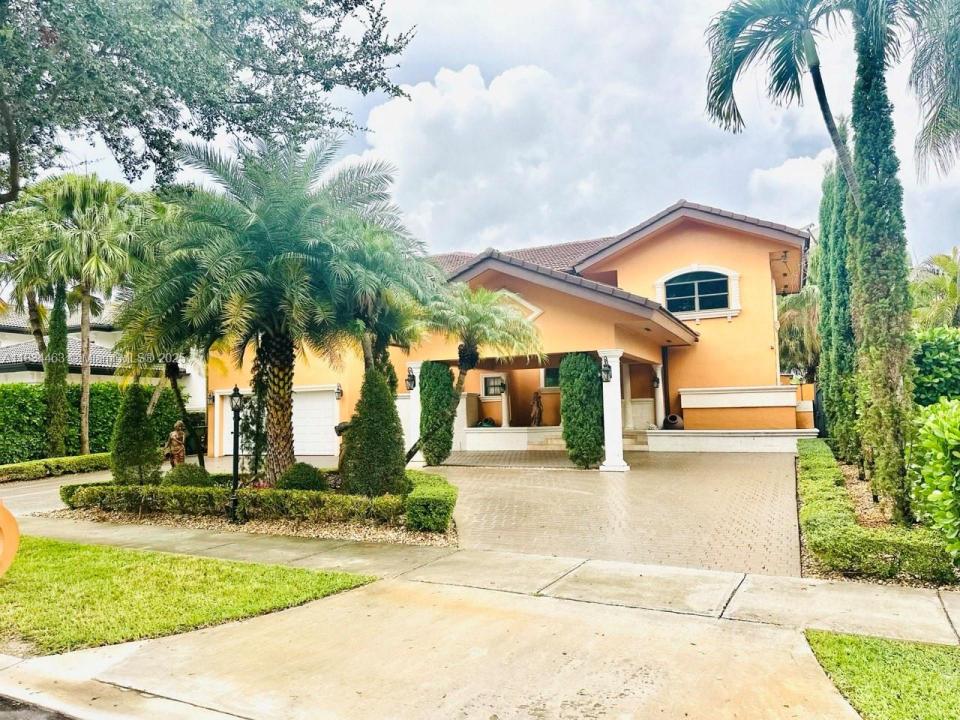 8565 NW 168th Ter, Miami Lakes, Florida 33016