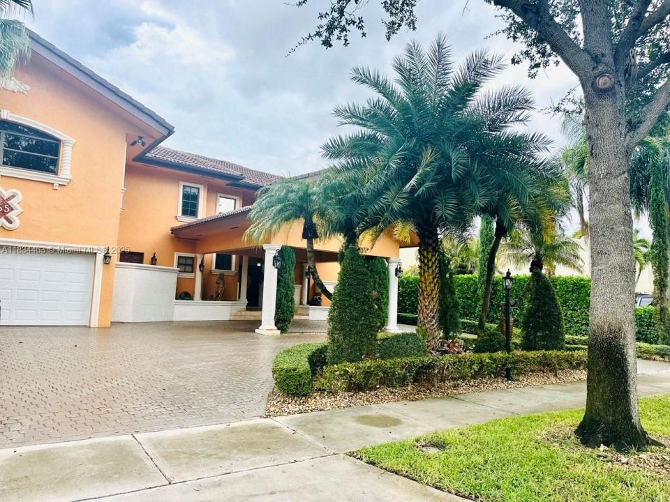 8565 NW 168th Ter, Miami Lakes, Florida 33016