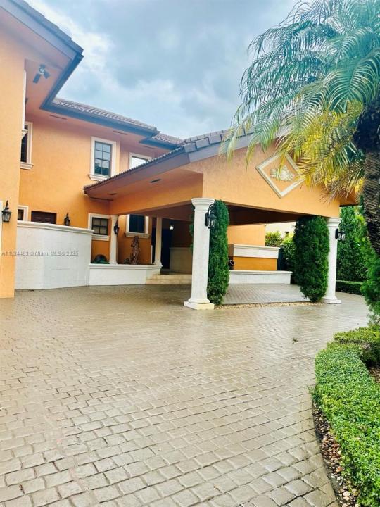 8565 NW 168th Ter, Miami Lakes, Florida 33016
