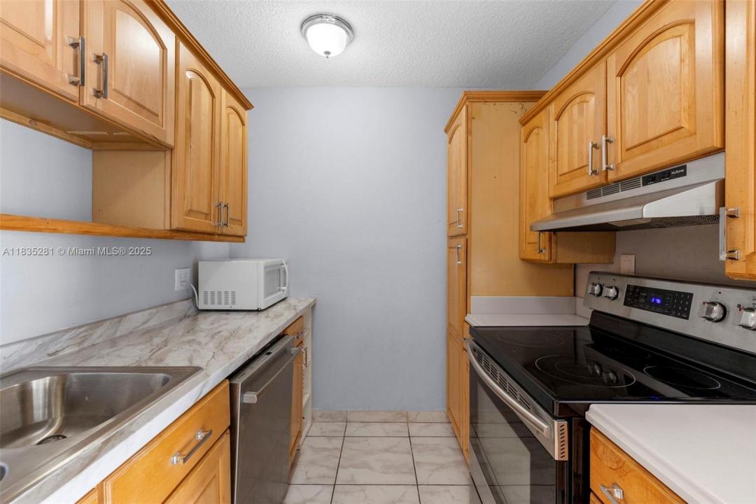2028 SW 103rd Ct 2028, Miami, Florida 33165, Estados Unidos