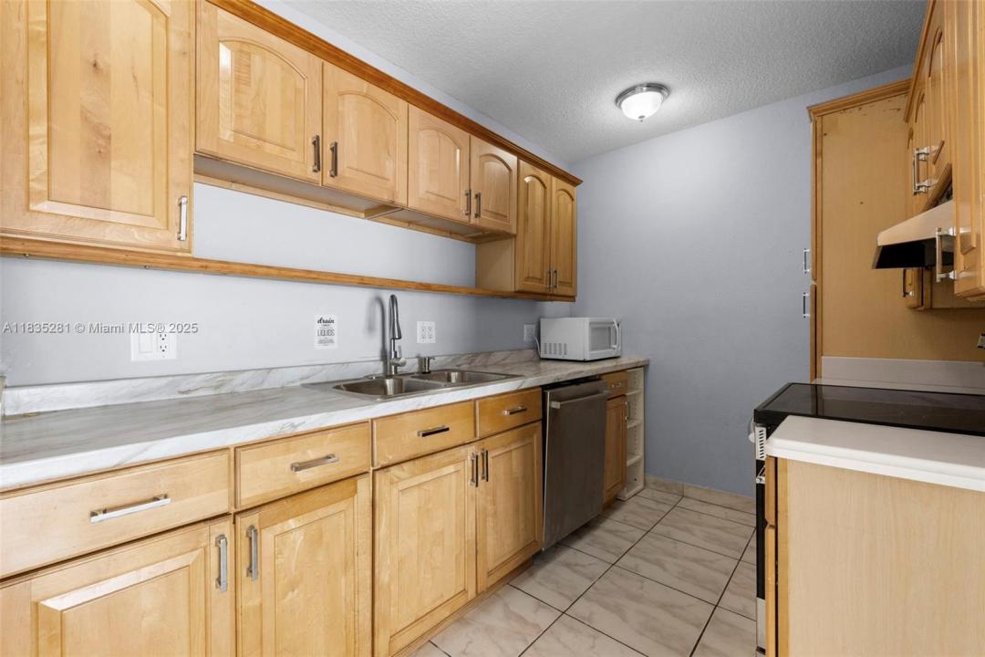 2028 SW 103rd Ct 2028, Miami, Florida 33165, Estados Unidos