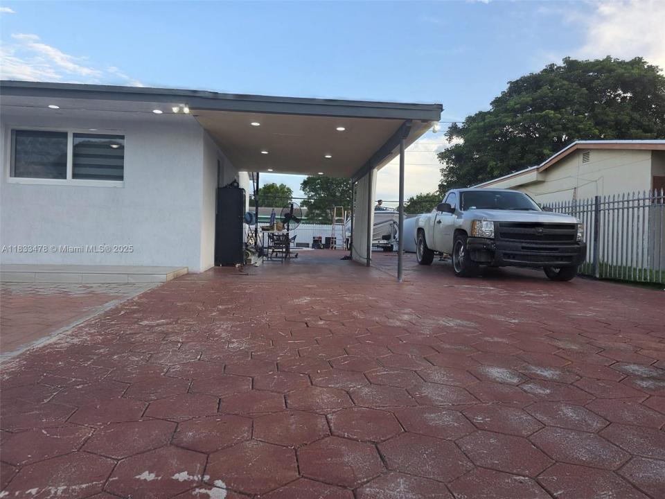 1320 NW 179th Ter, Miami Gardens, Florida 33169, USA