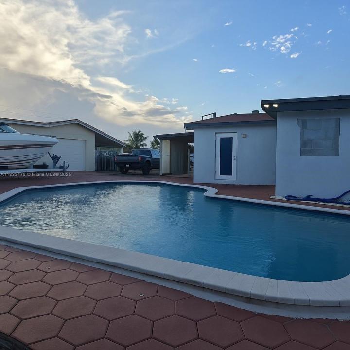 1320 NW 179th Ter, Miami Gardens, Florida 33169, USA