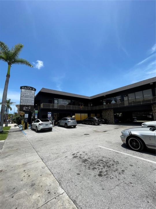 1756 SW 8th St 204, Miami, Floryda 33135, USA
