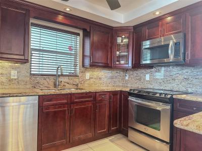 121 Golden Isles Dr 1107, Hallandale Beach, Florida 33009, USA