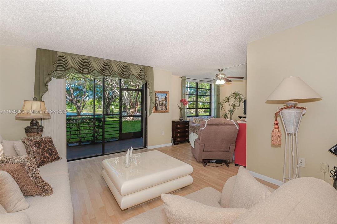 901 Colony Point Cir 107, Pembroke Pines, Florida 33026, Estados Unidos